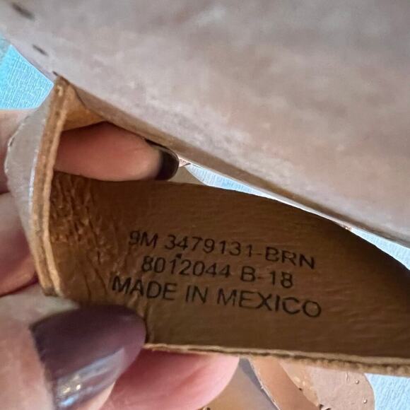 FRYE women’s leather size 9 sandals, flats with adjustable strap - Picture 8 of 10